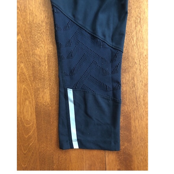 UA Cropped Leggings - Picture 3 of 8